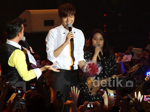 Lee Min Ho Tebar Senyuman di Jumpa Fans Jakarta