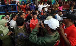 Jokowi berada di lokasi untuk berdialog dengan beberapa pengurus klub Persija dan sejumlah warga.
