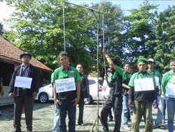Demo Upah, Buruh Aksi Gantung Diri di Kantor Disnakertrans Semarang
