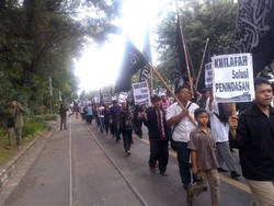 Ratusan Aktivis HTI Solo Demo Tolak RUU Ormas