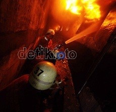 Kantor Kelurahan Keagungan Taman Sari Terbakar, 15 Damkar Dikerahkan