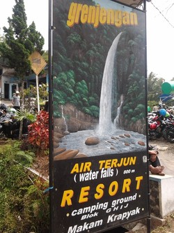 Segarnya air terjun grenjengan