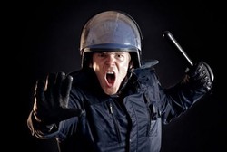 Satpam Galak Bikin Anak dengan Autisme Takut Kunjungi Tempat Umum