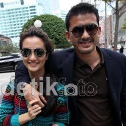 Sstt.. Diam-diam Atiqah Sudah Dilamar Rio Dewanto