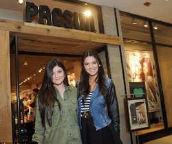 Ikuti Kardashian Bersaudara, Kendall dan Kylie Jenner Jadi Desainer