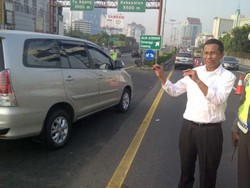 Dahlan Iskan Pantau Uji Coba Contra Flow Hari Kedua di Grogol