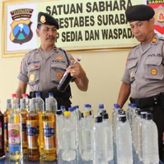 3 Penjual Miras Diamankan, Puluhan Botol Arak Disita