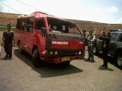 Tewaskan 4 Penumpang, Sopir dan Kernet Angkutan di Tasik Diburu Polisi