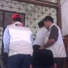 10 Jam Lebih Geledah PN Bandung, KPK Bawa Pulang 9 Kardus Dokumen