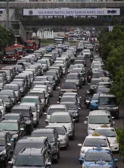 Jokowi Harus Berani Memulai dan Mengevaluasi Kebijakannya