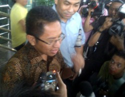 3 Jam Diperiksa KPK, Tjatur Sapto Bantah Kenal Haris Surahman