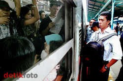 Ini 2 Solusi yang Ditawarkan MTI Terkait Penarikan Gerbong KRL Ekonomi 