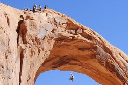 Tiru Bungee Jumping dari Youtube, Turis Tewas