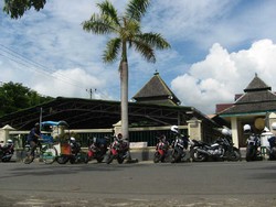 Masjid 4 Abad di Sulsel Ini Terbuat Dari Putih Telur
