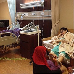 Dirawat di Rumah Sakit, Syahrini Tetap Pedicure