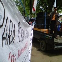 Jelang Vonis, Mantan Karyawan PT DI Demo di PN Bandung