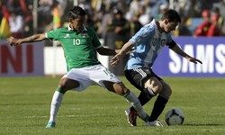 Laga kualifikasi Piala Dunia 2014 antara Argentina kontra Bolivia dihelat di Stadion Hernando Siles, La Paz, Rabu (27/3/2013) dinihari WIB. Reuters/David Mercado.