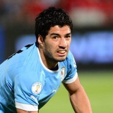 Pukul Pemain Chile, Suarez?