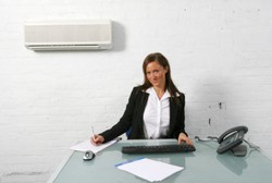 Kantor Ber-AC Memang Enak, Tapi Risikonya Kulit Kering & Mudah Pilek