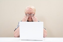 Mata Lelah & Tambah Minus karena Sering Mantengin Layar Komputer