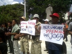 Warga Yogya Demo: Preman Bukan Pahlawan