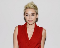 Masih Tunangan, Miley Cyrus Makan Siang Ditemani Mantan Kekasih