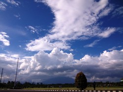 Hamparan sore cerah