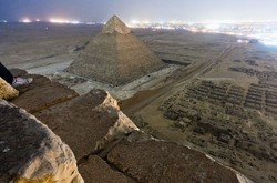 Fotografer Rusia Minta Maaf Karena Memanjat Piramida