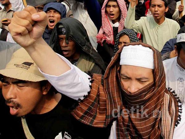 Gelombang Protes Anti-RUU Ormas Gelombang Protes Anti-RUU Ormas