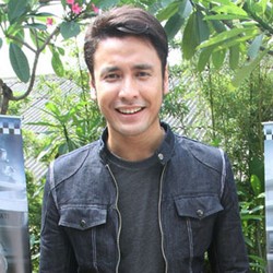 5 Artis Pria yang Awet Muda di Usia 30