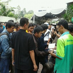 Esia Umbar Ponsel Rp 99 Ribuan