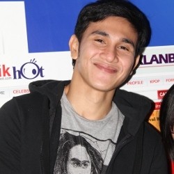 Vino Bastian Main Surfing Tanpa Pemeran Pengganti diMadre