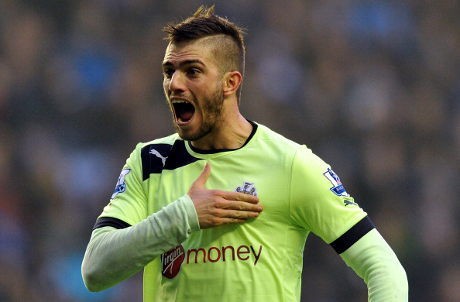Santon Tak Akan Pergi dari Newcastle