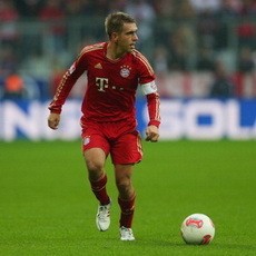 Lahm Tak Berencana Tinggalkan Bayern