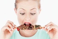 Jangan Banyak Makan Daging Olahan Agar Tak Kena Radang Usus