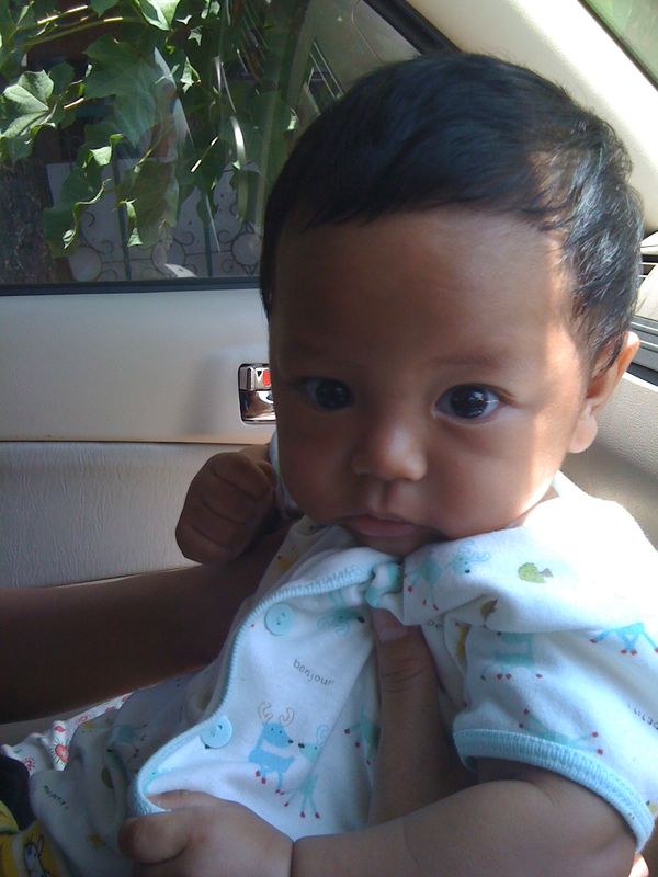 Christopher Alexander, 10 Bulan, Lelaki