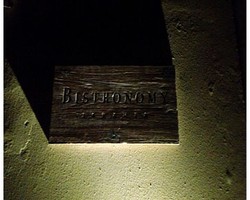 Nuansa Vintage Romantis di Resto Bistronomy