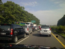 Kecelakaan Lagi di Tol Cikampek, Lalin Tersendat Hingga 8 Km