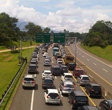 Kendaraan Antre 2 KM di Gerbang Tol Ciawi