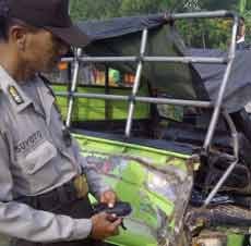 Pickup Dihantam KA Barang, 1 Orang Tewas dan 2 Luka