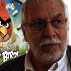 Pendiri Atari: Google Glass Akan Bunuh Angry Birds