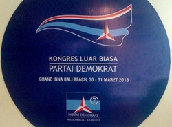 Didampingi Bu Ani, SBY Memasuki Arena KLB PD