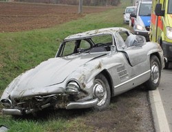 Mercy Klasik Ini Dirusak Mekanik