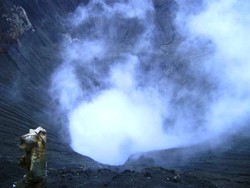 Megahnya Bromo yang Berselimut Kabut