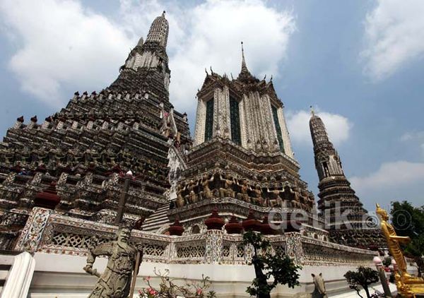 Wat Arun, Si Megah di Tepi Sungai Chao Phraya Wat Arun, Si Megah di Tepi Sungai Chao Phraya