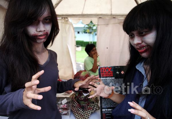 Zombie Berkeliaran di Senayan