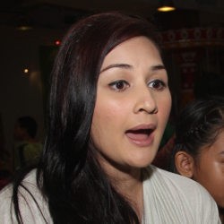Mona Ratuliu Tak Paksakan Anak Jadi Artis