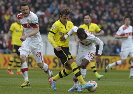 Dortmund Tundukkan Stuttgart