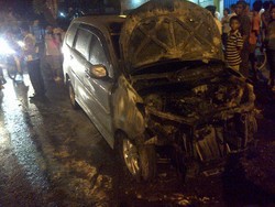 Mobil Avanza Terbakar saat Parkir di Medan