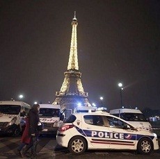 Diancam Bom, Pengunjung Menara Eiffel Dievakuasi